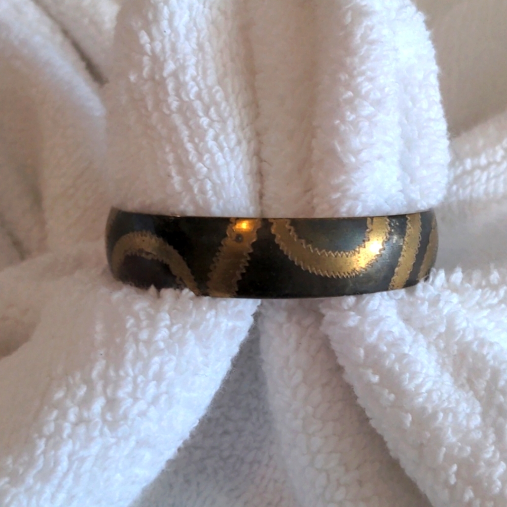 Metal bangle